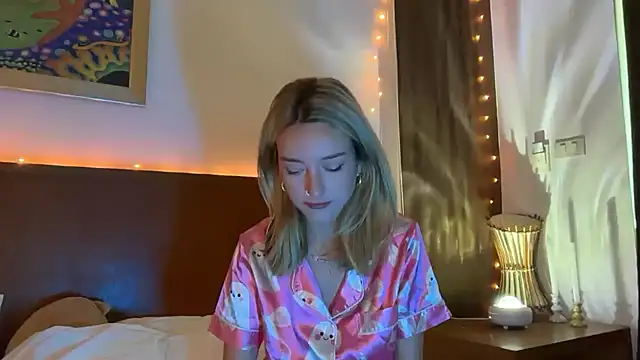 Snapshot of SirenaBelle chatting on November 4, 12:10 am SirenaBelle online show from November 4, 12:10 am