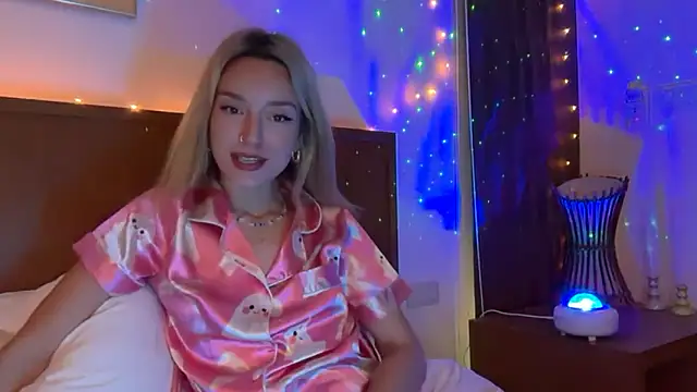 Snapshot of SirenaBelle chatting on November 22, 12:42 am SirenaBelle online show from November 22, 12:42 am