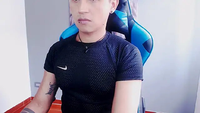 Snapshot of Mistress_dominick chatting on May 11, 8:06 pm Mistress dominick online show from May 11, 8:06 pm