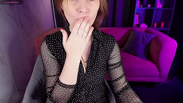 ZoeEast online show from January 18, 1:29 pm