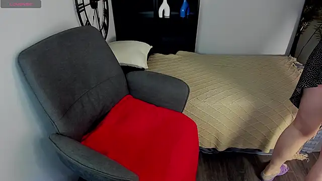 ZoeEast online show from November 26, 1:23 pm