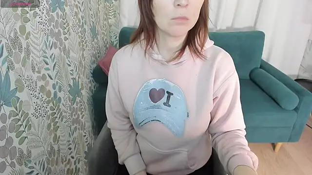 ZoeEast online show from December 21, 1:29 pm