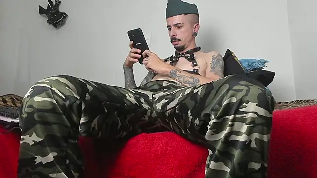 Aaron BigDickxxx online show from January 11, 6:46 pm