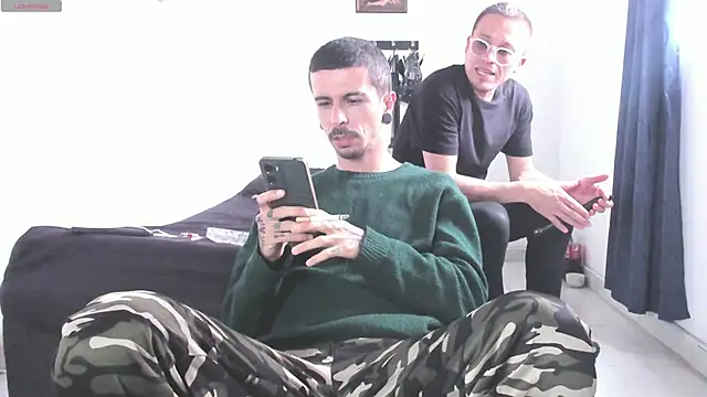 Snapshot of Aaron_BigDickxxx chatting on May 21, 5:42 pm Aaron BigDickxxx online show from May 21, 5:42 pm