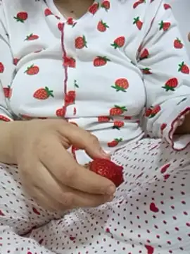 Snapshot of Bombamom chatting on March 7, 11:07 am Bombamom online show from March 7, 11:07 am