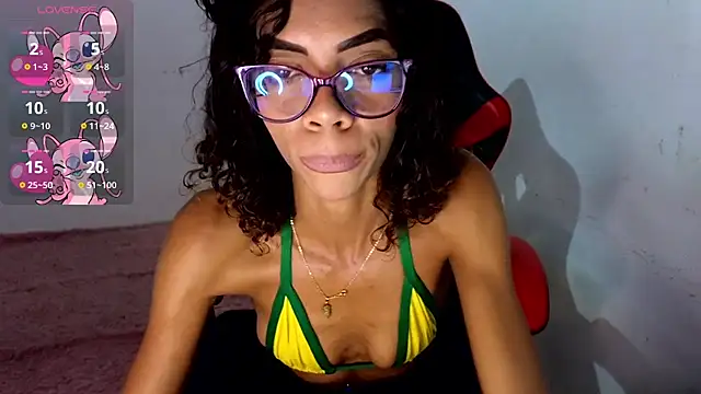 Snapshot of ElisaBoyer chatting on June 2, 9:44 am ElisaBoyer online show from June 2, 9:44 am
