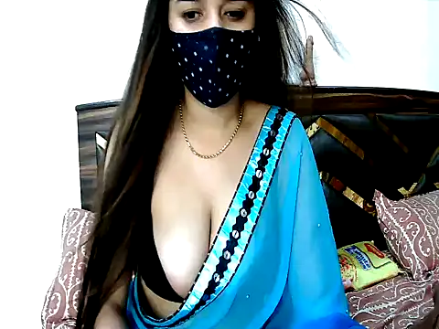 Snapshot of Gloie4u chatting on April 23, 12:29 pm Gloie4u online show from April 23, 12:29 pm
