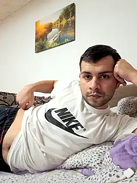 hornny1995 online show from December 28, 5:46 pm