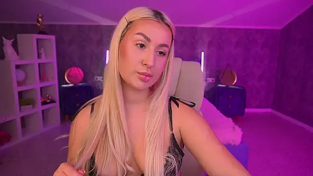 Snapshot of LiaBrazzerr chatting on May 20, 1:50 pm LiaBrazzerr online show from May 20, 1:50 pm