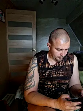 Snapshot of Foxyshaved chatting on May 13, 5:27 am Foxyshaved online show from May 13, 5:27 am