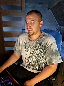 Snapshot of Foxyshaved chatting on June 14, 4:14 am Foxyshaved online show from June 14, 4:14 am