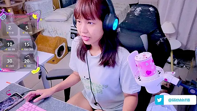 Snapshot of Kana_G chatting on May 7, 11:15 am Kana G online show from May 7, 11:15 am