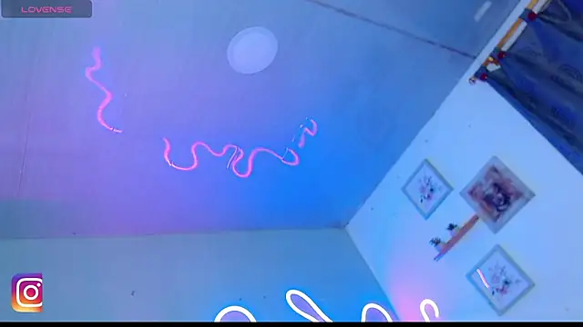 Snapshot of isabelladoll19 chatting on February 28, 8:10 pm isabelladoll19 online show from February 28, 8:10 pm