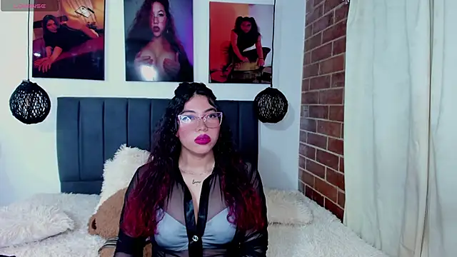 Snapshot of kyliejenner_hot chatting on May 19, 2:51 am kyliejenner hot online show from May 19, 2:51 am
