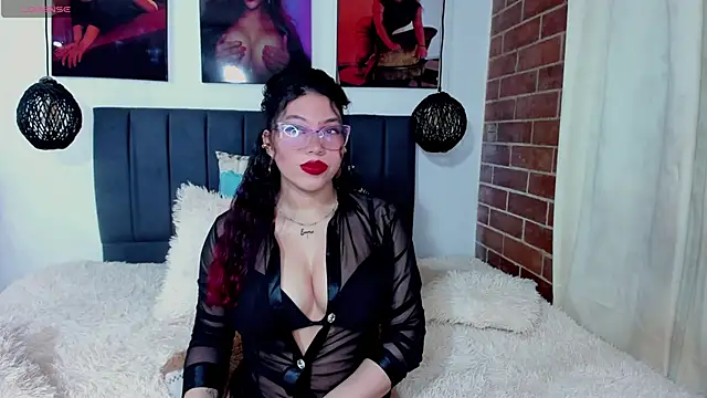 Snapshot of kyliejenner_hot chatting on May 24, 3:00 am kyliejenner hot online show from May 24, 3:00 am
