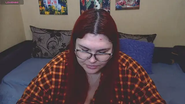 Snapshot of JuliaKeln chatting on May 9, 3:17 pm JuliaKeln online show from May 9, 3:17 pm