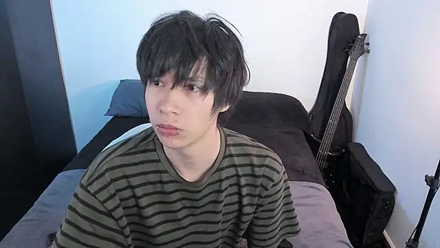 Snapshot of Aventure_Twinks chatting on May 17, 12:08 am Aventure Twinks online show from May 17, 12:08 am