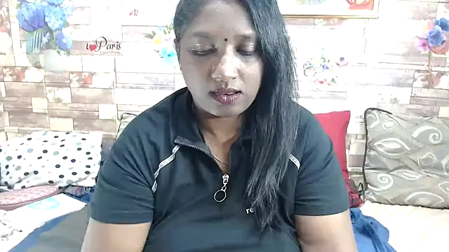 Snapshot of Indian_tracy chatting on October 23, 12:21 am Indian tracy online show from October 23, 12:21 am