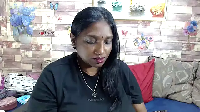 Snapshot of Indian_tracy chatting on November 12, 7:24 pm Indian tracy online show from November 12, 7:24 pm