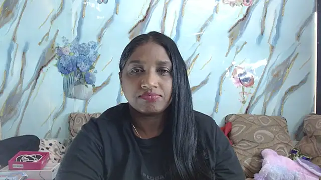 Snapshot of Indian_tracy chatting on June 11, 8:34 am Indian tracy online show from June 11, 8:34 am