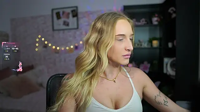 Nicolette  Shea  online show from February 18, 4:59 pm