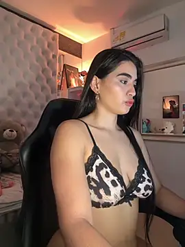 Snapshot of ZarahEvans chatting on September 8, 7:24 pm ZarahEvans online show from September 8, 7:24 pm