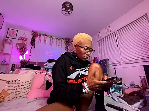 VixenCapri online show from January 15, 11:08 pm