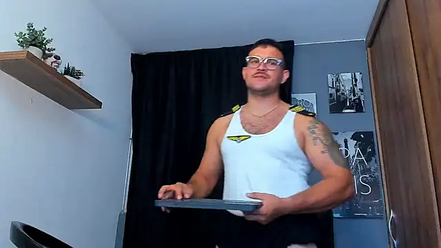 Snapshot of AndrewDiaz chatting on June 29, 7:03 am AndrewDiaz online show from June 29, 7:03 am