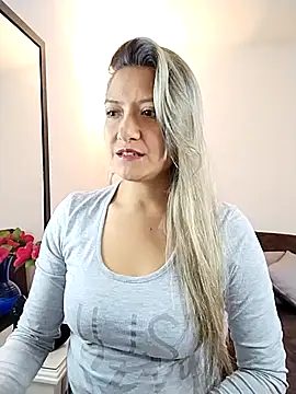 Snapshot of valeriahunter1 chatting on November 5, 10:21 pm valeriahunter1 online show from November 5, 10:21 pm