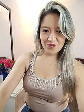 Snapshot of valeriahunter1 chatting on January 17, 11:19 pm valeriahunter1 online show from January 17, 11:19 pm