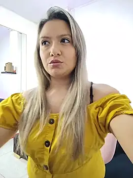 Snapshot of valeriahunter1 chatting on March 10, 10:04 pm valeriahunter1 online show from March 10, 10:04 pm