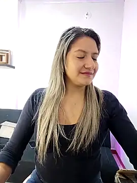 Snapshot of valeriahunter1 chatting on March 27, 10:42 pm valeriahunter1 online show from March 27, 10:42 pm