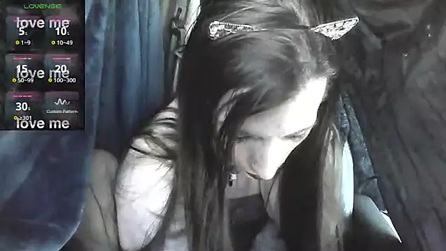 Snapshot of SmokeShow686 chatting on December 10, 7:00 pm SmokeShow686 online show from December 10, 7:00 pm