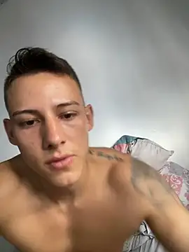 Snapshot of Muscle_King_Cum chatting on March 21, 7:57 pm Muscle King Cum online show from March 21, 7:57 pm