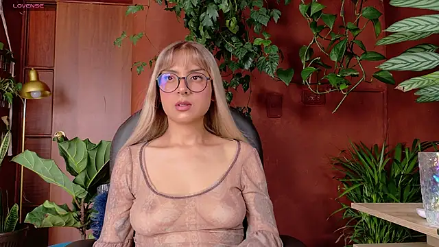 Yeriawaddell  online show from May 19, 8:48 pm