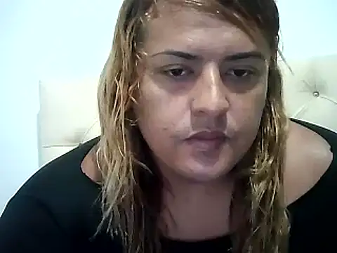 Snapshot of KIARAMARSHALLWELLZ chatting on December 13, 11:02 am KIARAMARSHALLWELLZ online show from December 13, 11:02 am