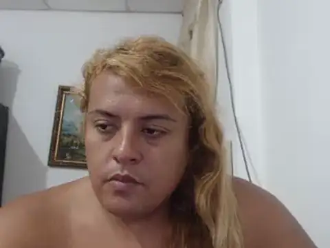 Snapshot of KIARAMARSHALLWELLZ chatting on January 3, 4:44 am KIARAMARSHALLWELLZ online show from January 3, 4:44 am