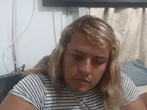 Snapshot of KIARAMARSHALLWELLZ chatting on January 12, 5:34 am KIARAMARSHALLWELLZ online show from January 12, 5:34 am