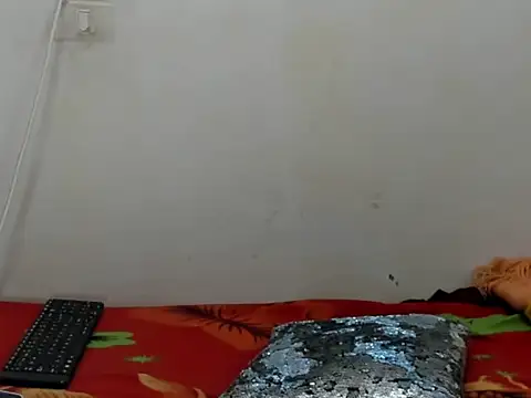 Snapshot of aliissa_more chatting on May 25, 7:53 pm aliissa more online show from May 25, 7:53 pm