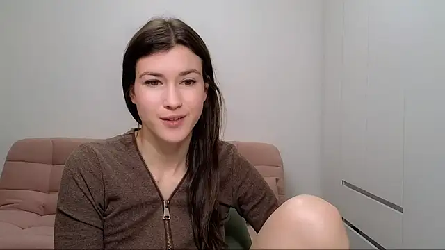 Snapshot of AliciaNewell chatting on December 18, 7:58 am AliciaNewell online show from December 18, 7:58 am