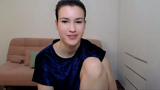 Snapshot of AliciaNewell chatting on December 28, 6:39 am AliciaNewell online show from December 28, 6:39 am
