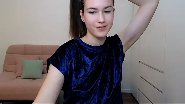 Snapshot of AliciaNewell chatting on December 28, 1:59 pm AliciaNewell online show from December 28, 1:59 pm
