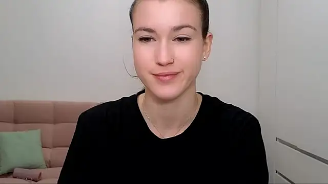 Snapshot of AliciaNewell chatting on January 10, 8:18 am AliciaNewell online show from January 10, 8:18 am