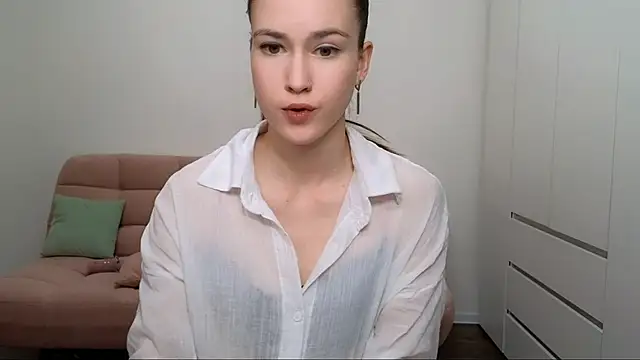 Snapshot of AliciaNewell chatting on January 12, 11:07 am AliciaNewell online show from January 12, 11:07 am