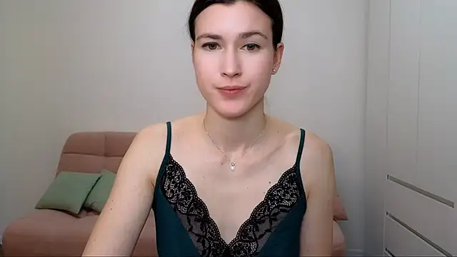 Snapshot of AliciaNewell chatting on January 15, 11:43 am AliciaNewell online show from January 15, 11:43 am