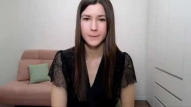 Snapshot of AliciaNewell chatting on February 11, 9:42 am AliciaNewell online show from February 11, 9:42 am
