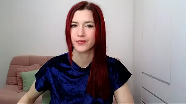 Snapshot of AliciaNewell chatting on September 20, 8:15 am AliciaNewell online show from September 20, 8:15 am