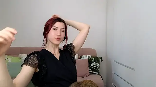Snapshot of AliciaNewell chatting on October 18, 10:49 am AliciaNewell online show from October 18, 10:49 am