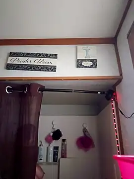 Snapshot of sweetkitty111 chatting on October 24, 5:42 pm sweetkitty111 online show from October 24, 5:42 pm