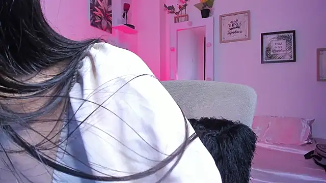 Snapshot of _Caroliinee_ chatting on January 29, 1:27 am Caroliinee online show from January 29, 1:27 am